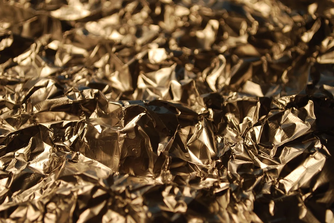 Iran uderza w serce światowego przemysłu. Atak na największą hutę aluminium wstrząsa rynkami