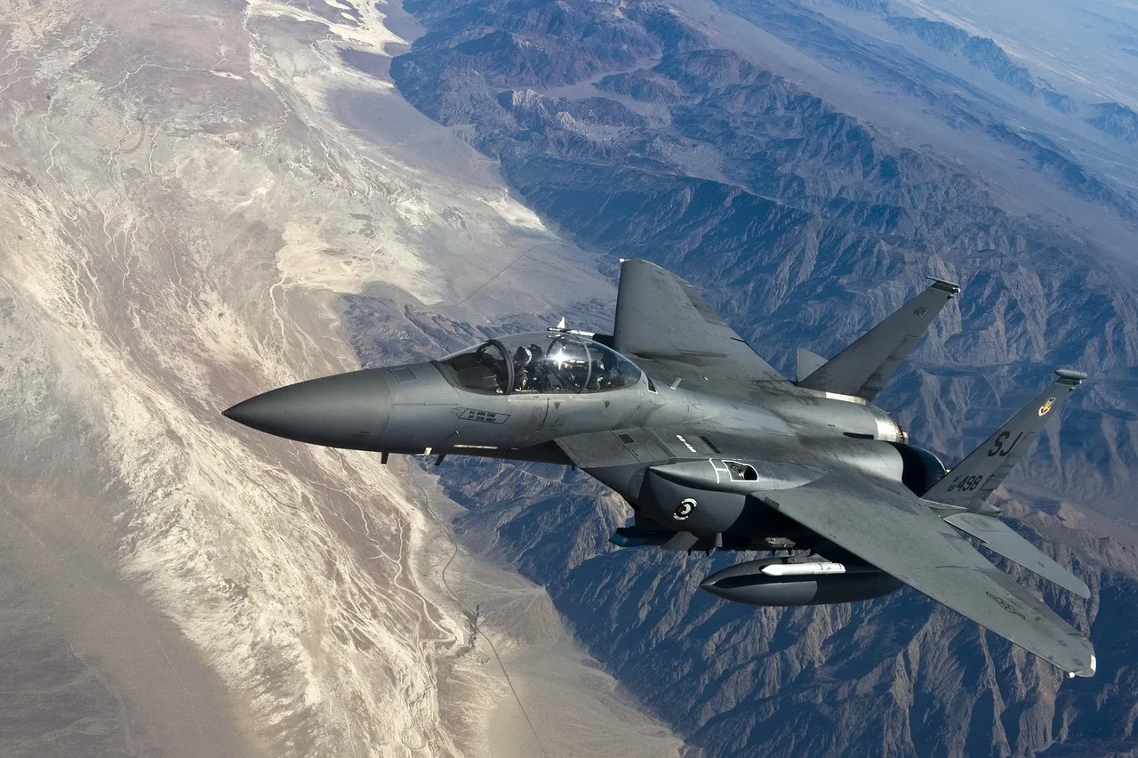 F-15E zestrzelony nad Iranem. Czy zaginiony pilot może pogrzebać rozejm?