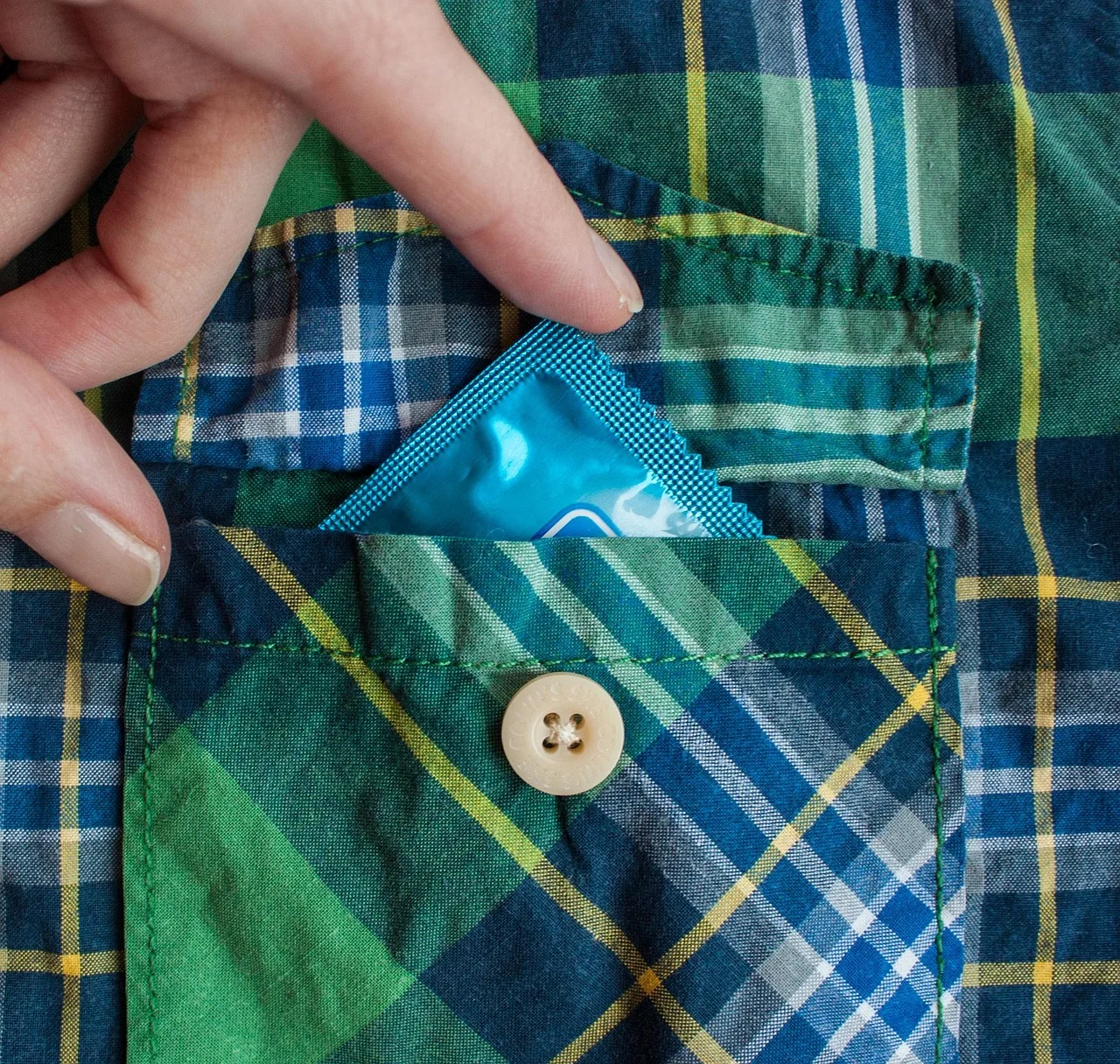 Wojna w Iranie uderzy w portfele i sypialnie. Prezerwatywy zdrożeją o 30%