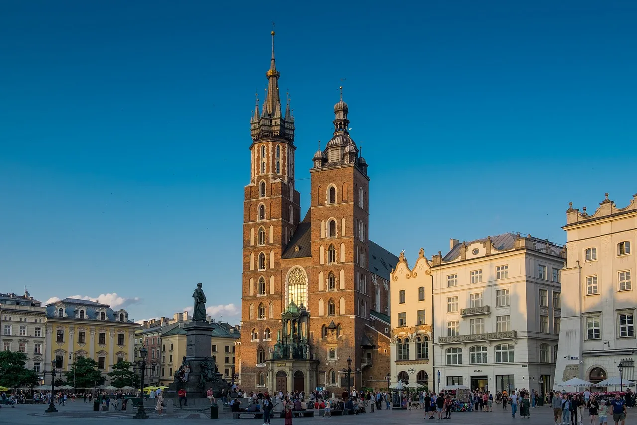 Praca w Wielkanoc 2026: Kiedy musisz pracować, a kiedy przysługuje 100% dodatku?