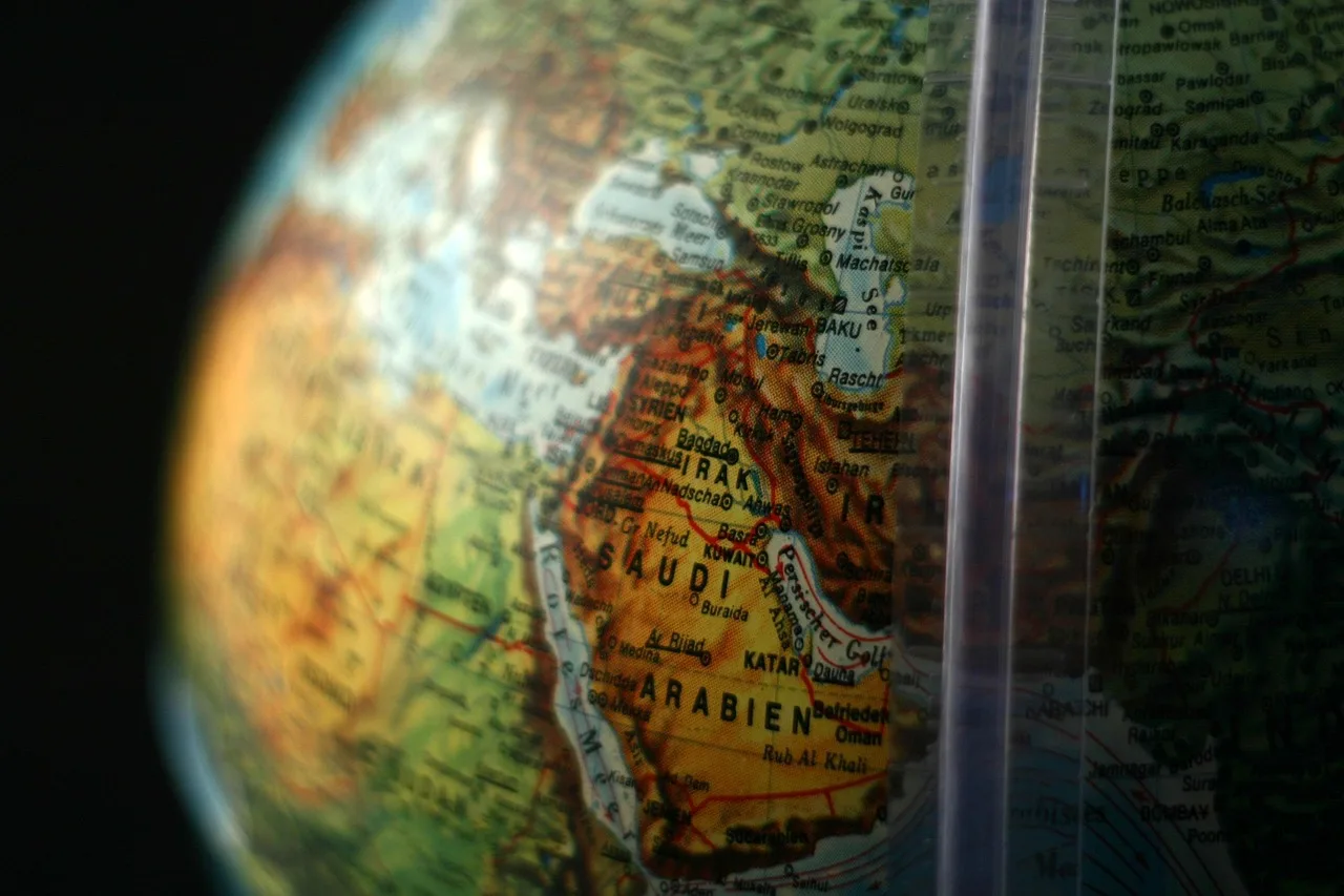 Atak na kluczową arterię ropną: Iran uderza w rurociąg East-West. I co dalej?