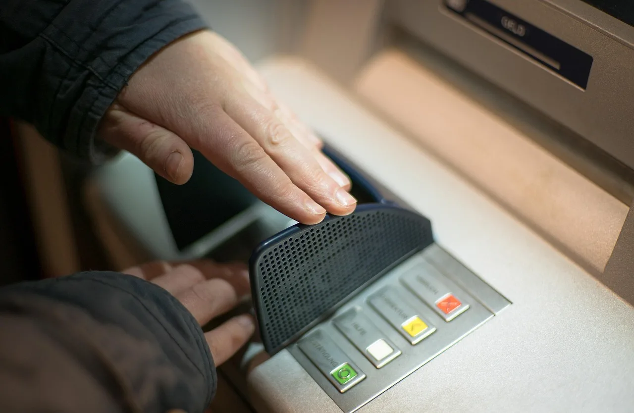 Bankomaty bez kart? Chase Bank szykuje rewolucję. Jak wypłacisz gotówkę?