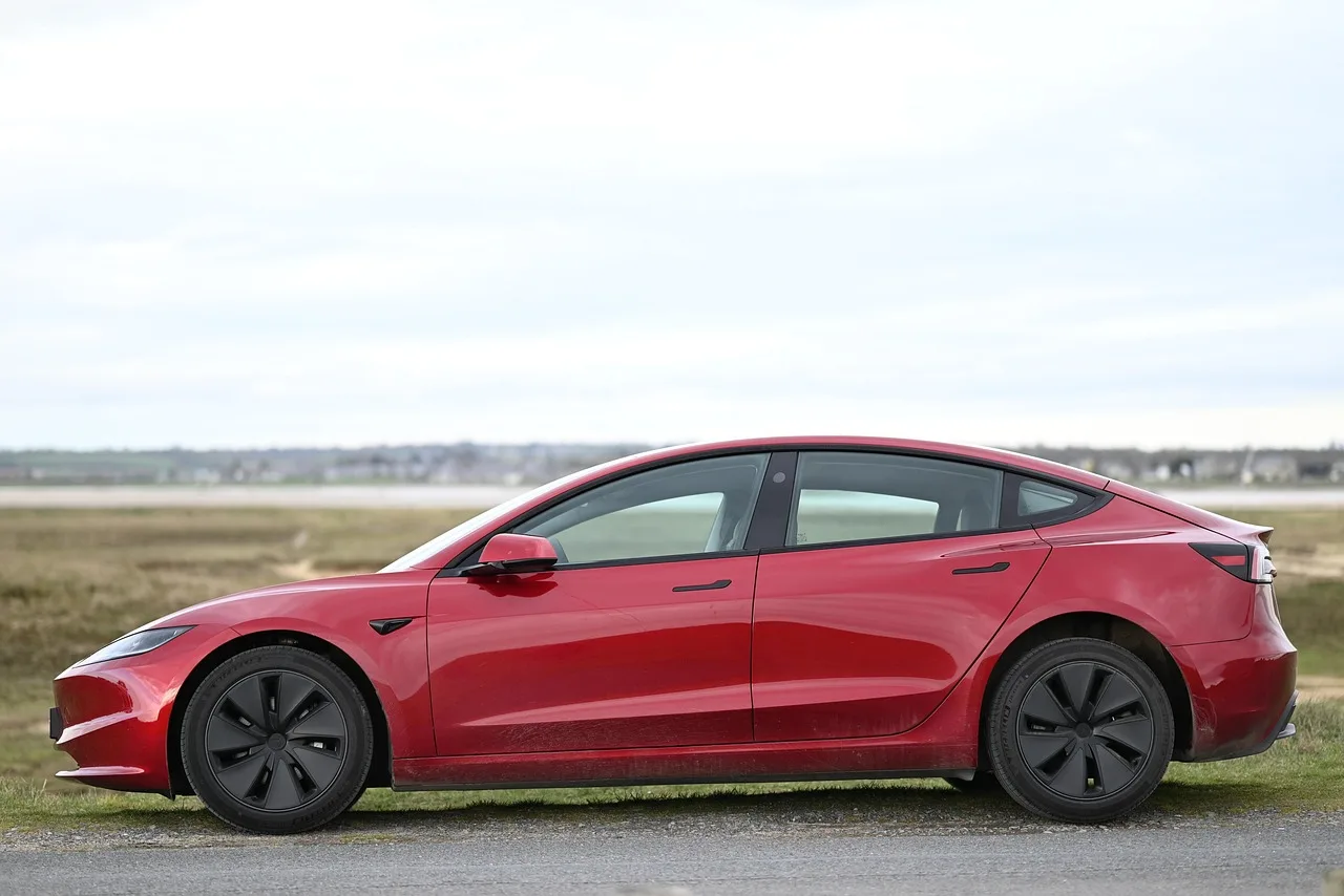 Tesla na krawędzi? JP Morgan prognozuje dalszy spadek o 60%, a Nvidia już nie zachwyca