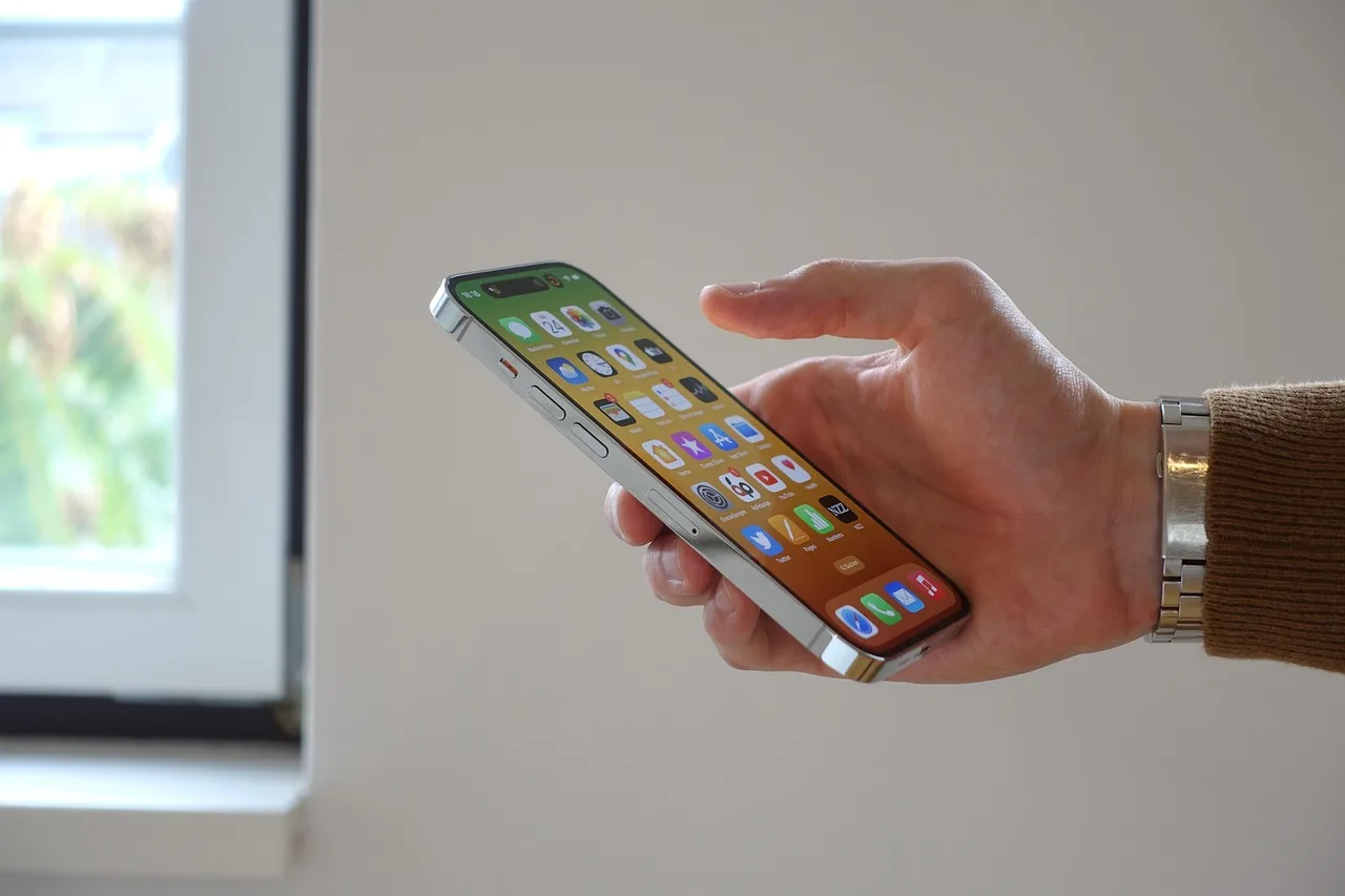 iPhone na orbicie Księżyca! Tak NASA wykorzystuje smartfony w misji Artemis II