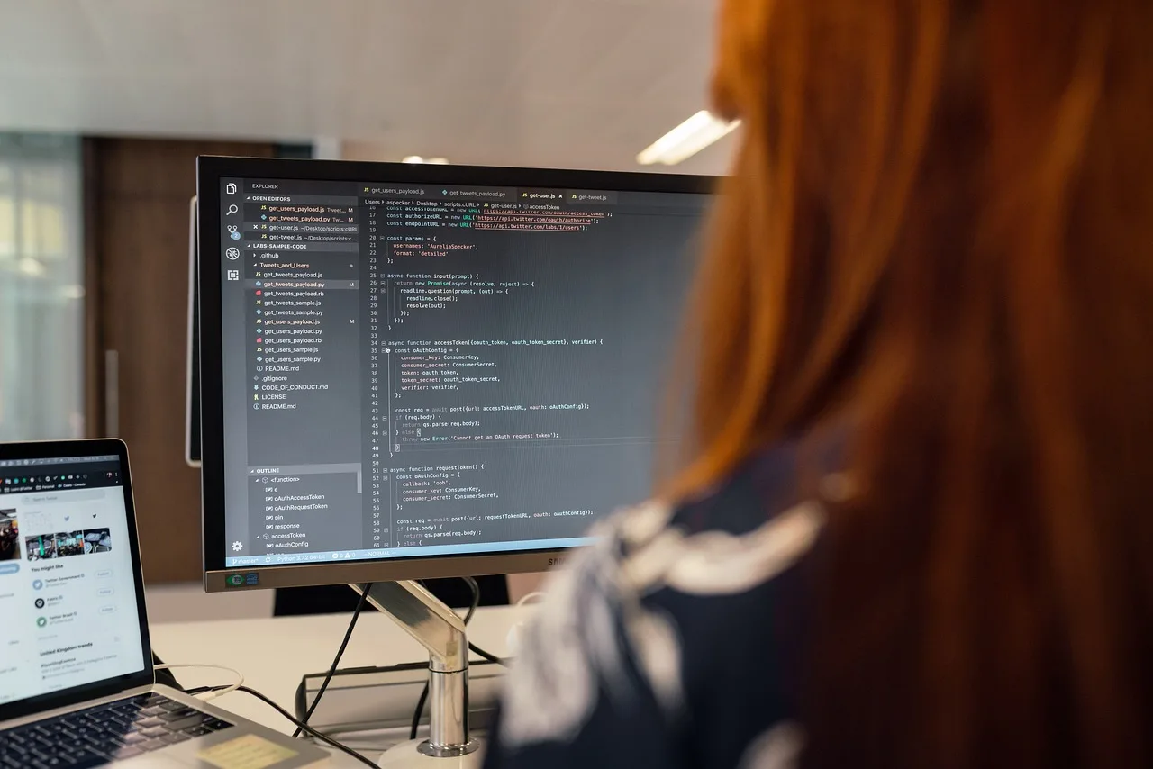 LSI Software w ruchu: Przegląd strategiczny i redukcja kapitału na horyzoncie