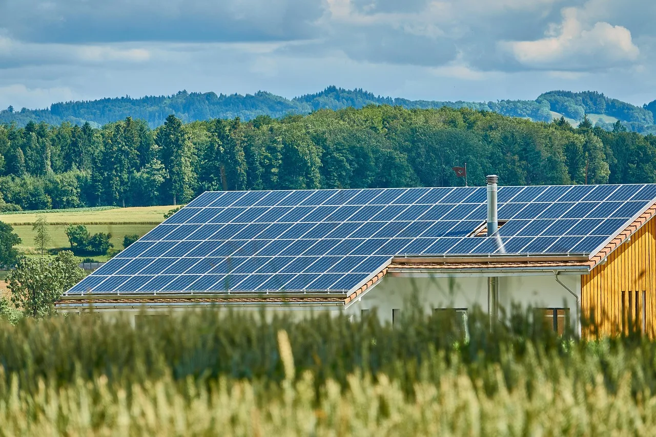 ENERGY S.A. z kolejnym, potężnym zleceniem. Sieć handlowa stawia na słońce!