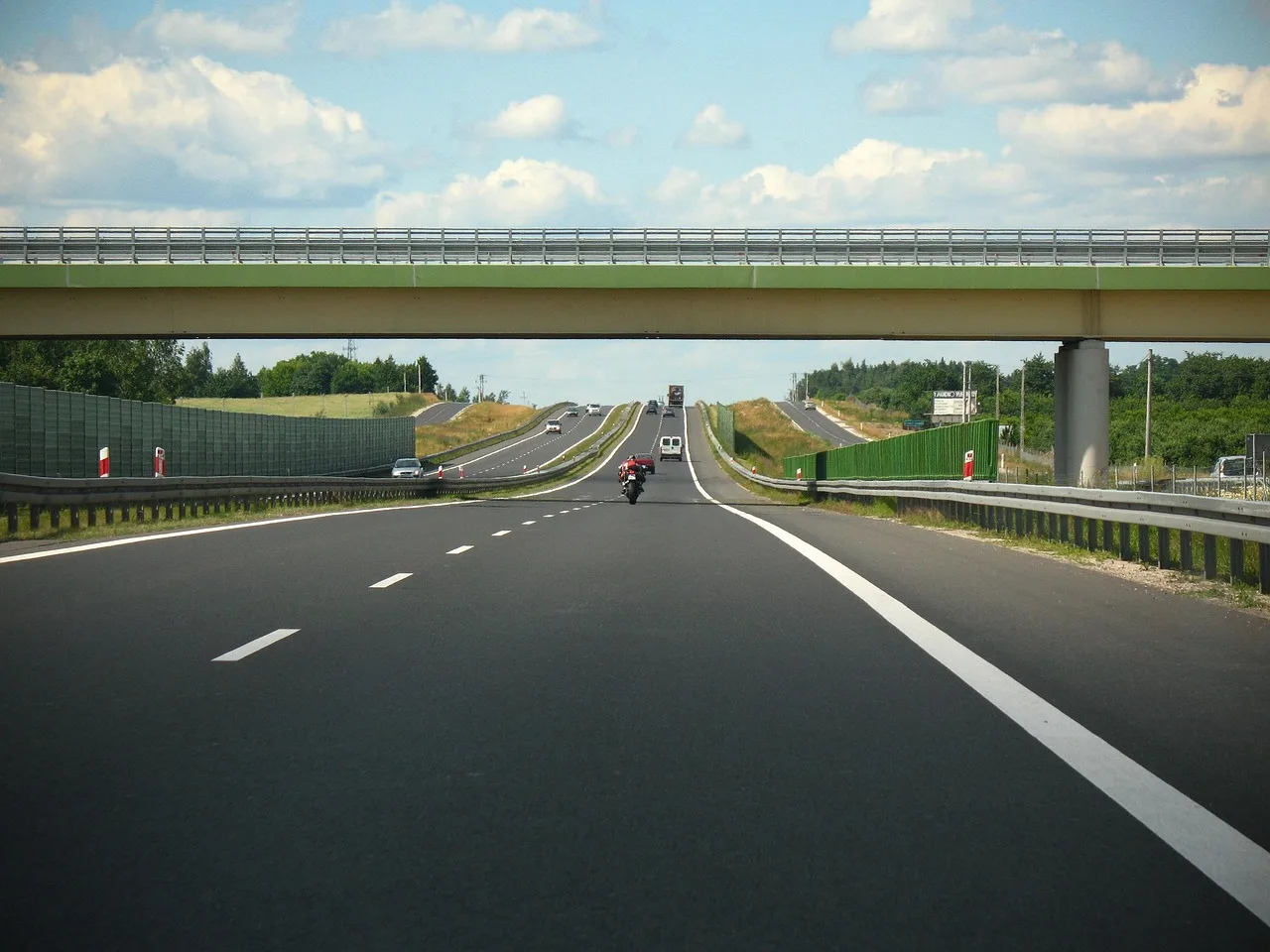 Gotówka dla akcjonariuszy: Dwie spółki mają konkretne plany co do zysków za 2025 rok