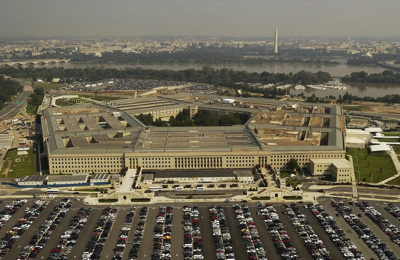 Pentagon załatwia sobie sztuczną inteligencję. Oto giganty technologiczne, które już współpracują