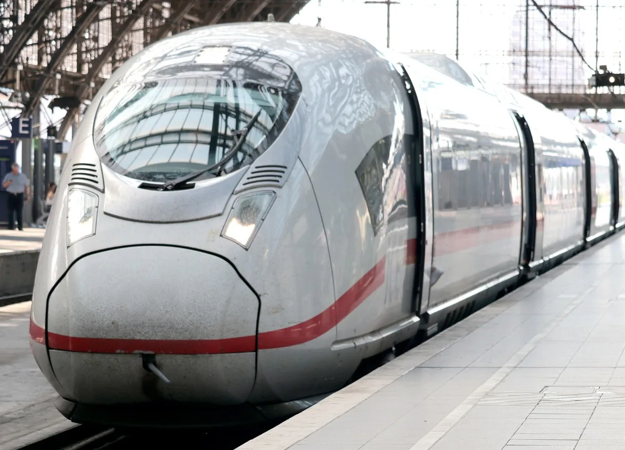 Upały paraliżują kolej: PKP Intercity odwołuje 21 pociągów, rząd wstrzymuje ruch towarowy