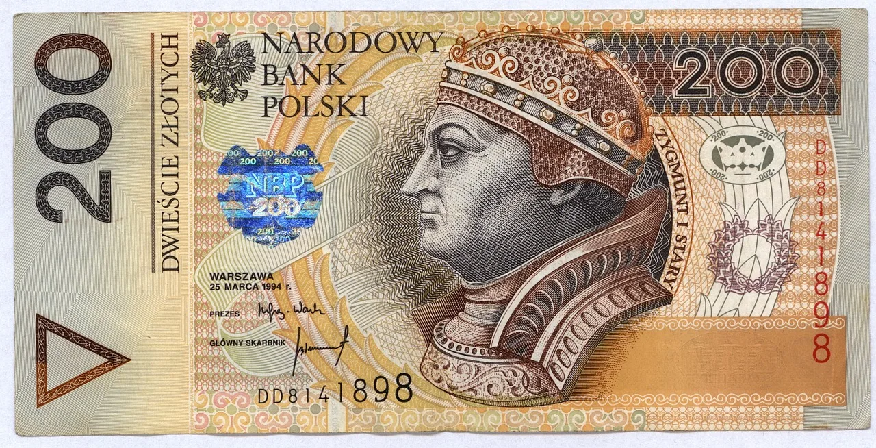 Polacy trzymają miliardy na depozytach. Eksperci: bez zmiany nawyków nie będzie emerytur