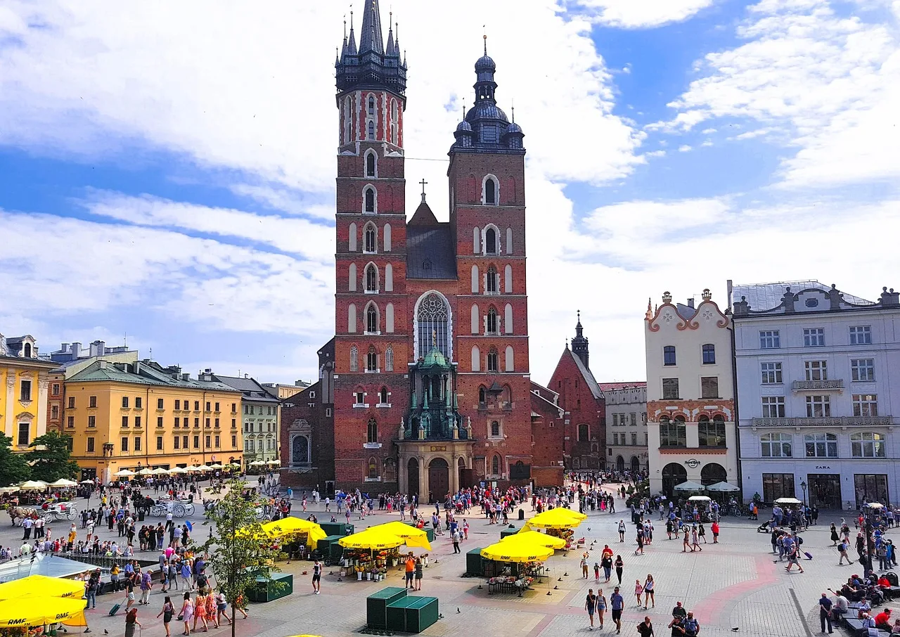 Polska się kurczy: ubyło 156,6 tys. osób. Tylko Małopolska rośnie w siłę