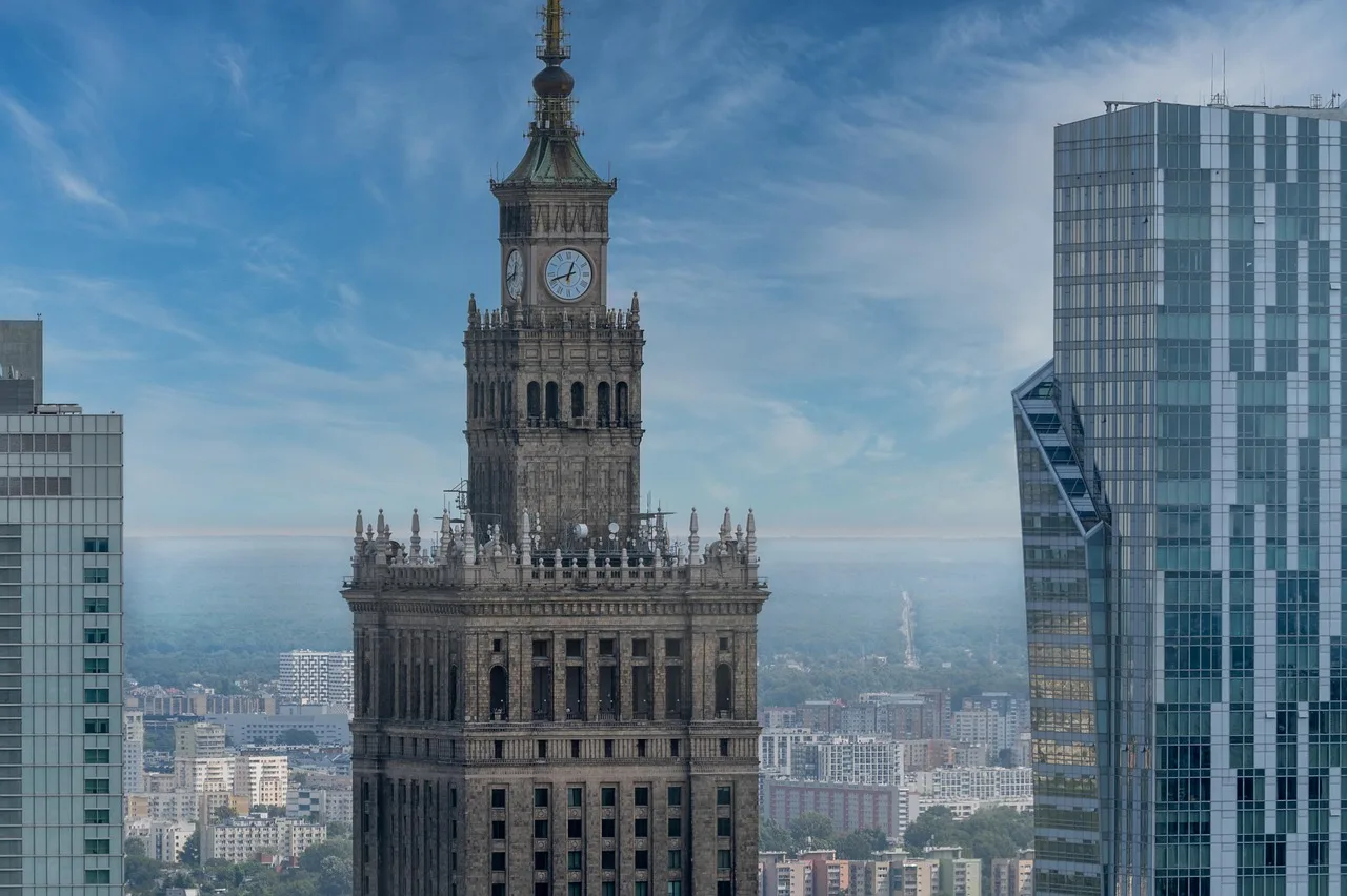 Polacy boją się bezrobocia, a gospodarka dzieli się na dwa światy. Lipcowe dane GUS