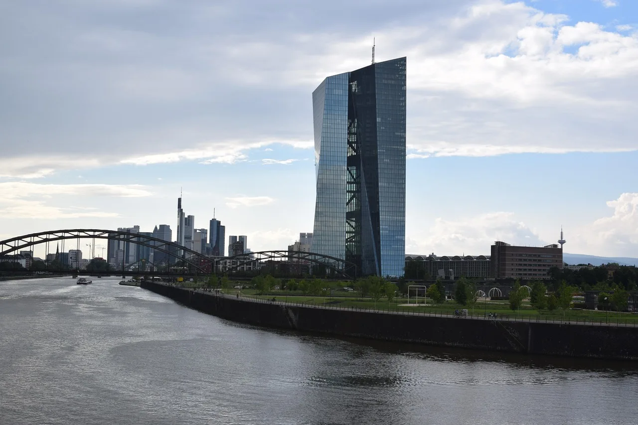 EBC kontra pomysł Glapińskiego i Nawrockiego: „to obejście zakazu finansowania przez bank centralny”